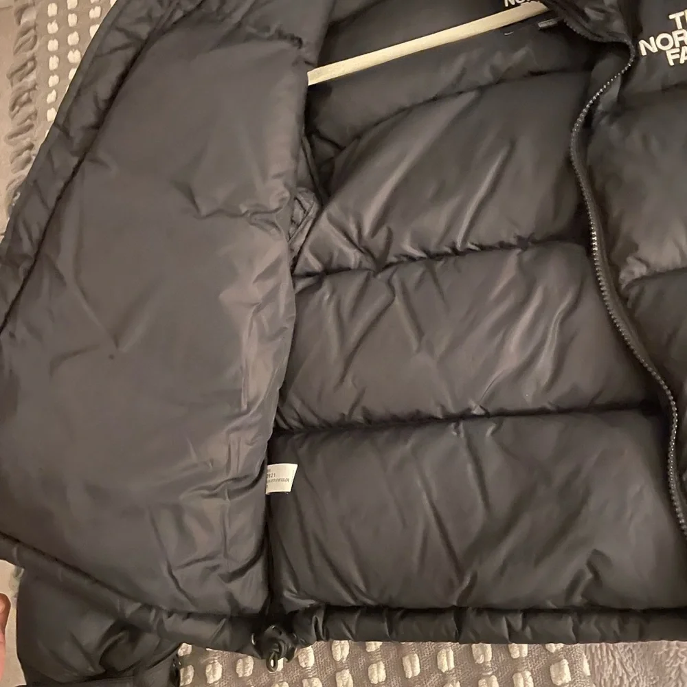 Women’s 1996 Retro Nuptse Jacket
North face puffer jacket SOLD - Picture 6 of 6
